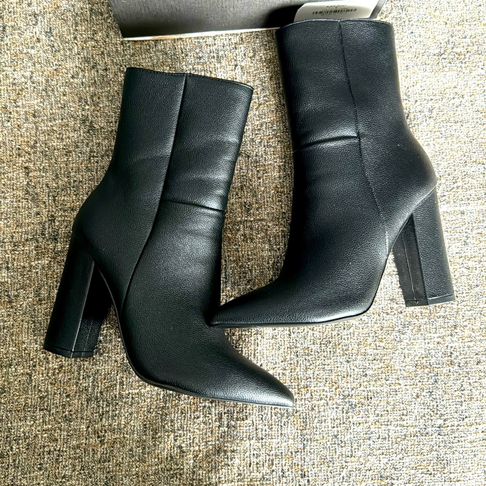 Never worn Lulu's black Dawson black pebble over the ankle heels